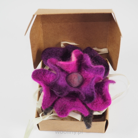 Damska broszka filcoway kwiat z wełny i jedwabiu