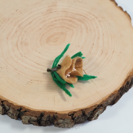 Broszka filcowa beżowy kwiat z liścmi