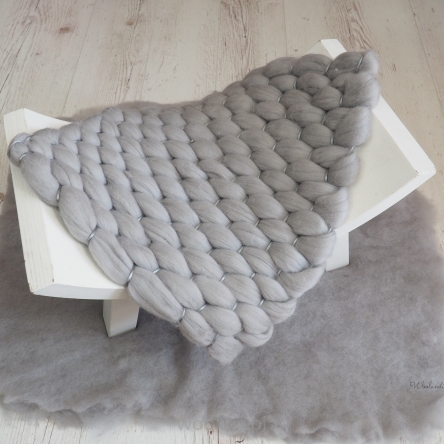 Kocyk czesankowy tkany do sesji noworodkowej Jasno Szary