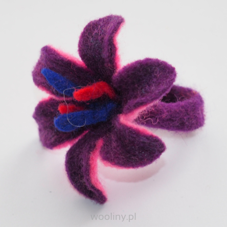 Pierścionek z wełny wzór 13