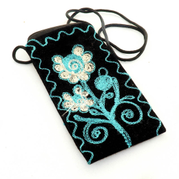 Etui torebeczka czarna z turkusowym haftem Suzani