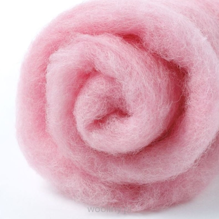Różowa wełna w błamie zgrzebna do filcowania na mokro i sucho