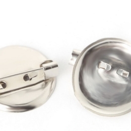 Baza do broszek okrągła o średnicy 25 mm.