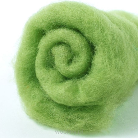 Jasna zielona wełna w błamie zgrzebna do filcowania na mokro i sucho
