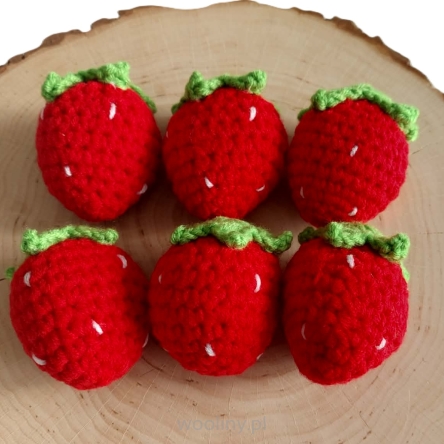 Czerwona truskawka 3D szydełkowa