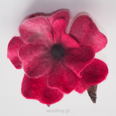 Damska broszka filcowa z jedwabiem Kwiat malinowy 