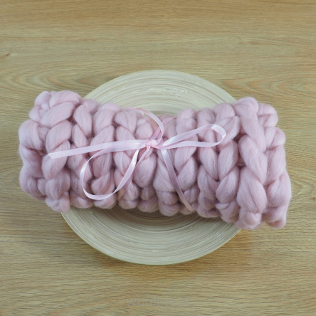 Kocyk czesankowy do sesji noworodkowej JASNY RÓŻ