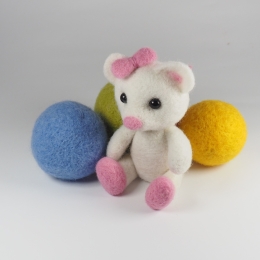 Myszka filcowa do fotografii noworodkowej BIAŁA z kokardką