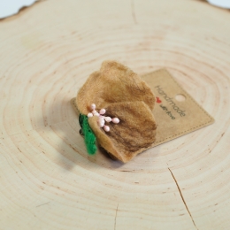 Broszka filcowa beżowy kwiat 