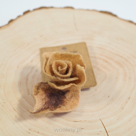 Broszka filcowa beżowy kwiat mały 