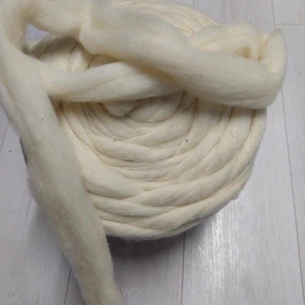 Wełna zgrzeblinowa  BIAŁA NATURALNA w taśmie do wypełnienia